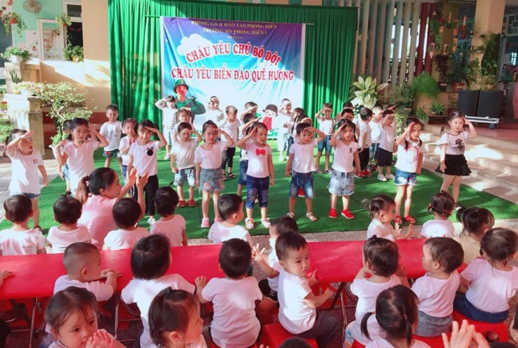 Tổ chức hoạt động giáo dục với chủ đề " Cháu yêu chú bộ đội - cháu yêu biển đảo quê hương"