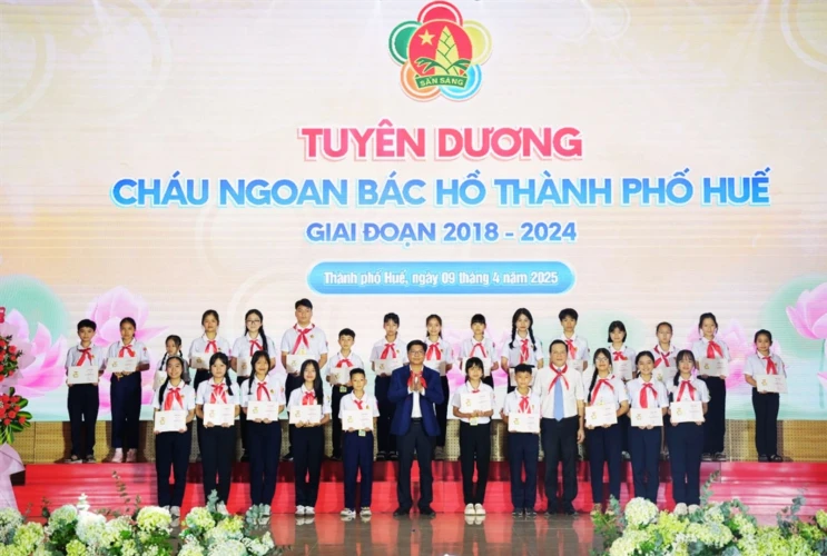 Tuyên dương 105 gương điển hình Cháu ngoan Bác Hồ