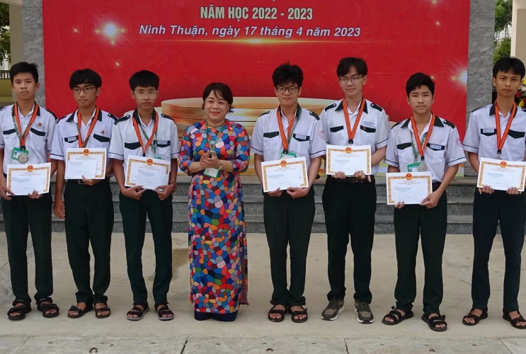 Lễ tuyên dương học sinh đạt thành tích trong các kỳ thi