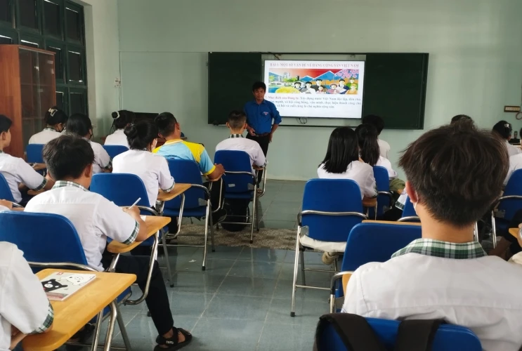 Lớp cảm tình đoàn TN trường THPT Phan Chu Trinh