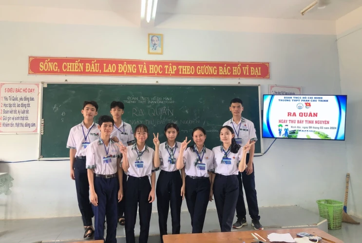 Đoàn Thanh niên Trường THPT Phan Chu Trinh khởi đầu Ngày Thứ Bảy Tình Nguyện