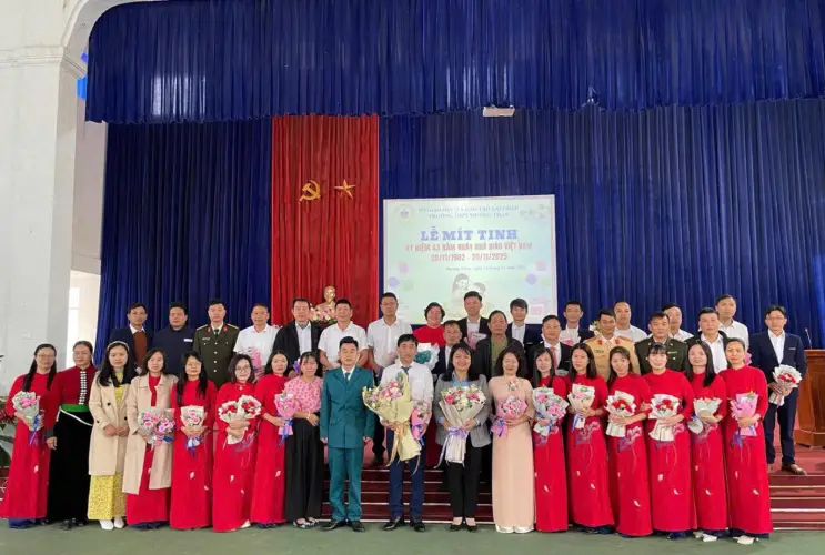 Trường THPT Mường Than long trọng tổ chức Lễ mít tinh chào mừng Ngày Nhà giáo Việt Nam 20/11