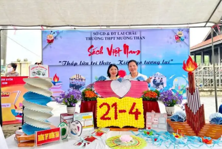 Trường THPT Mường Than hưởng ứng Ngày Sách Việt Nam 2025 - Thắp lửa tri thức, kiến tạo tương lai