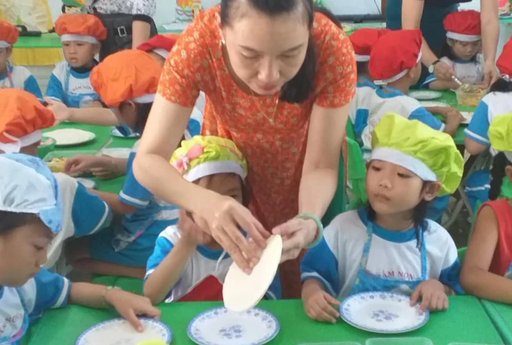 Trải nghiệm thật là thích – chả ram của các bé ngon nhất!