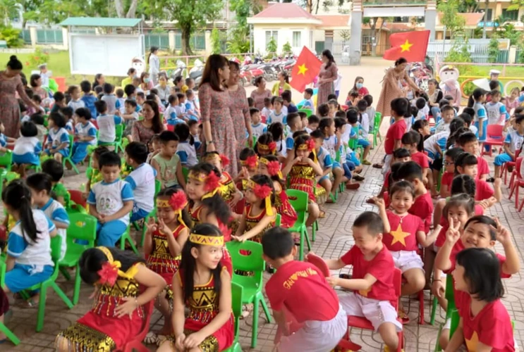 Văn nghệ chào mừng 38 năm ngày Nhà giáo Việt Nam 20/11