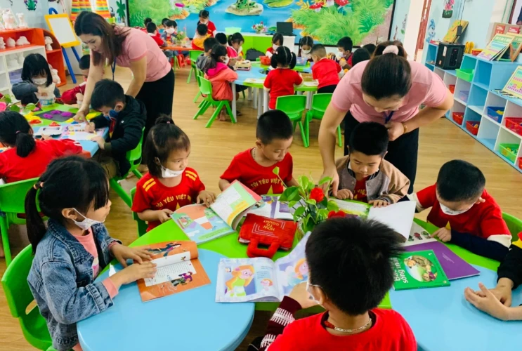 Khai thác hiệu quả “Thư viện đồ chơi của bé” và không gian làm quen với sách trong trường mầm non