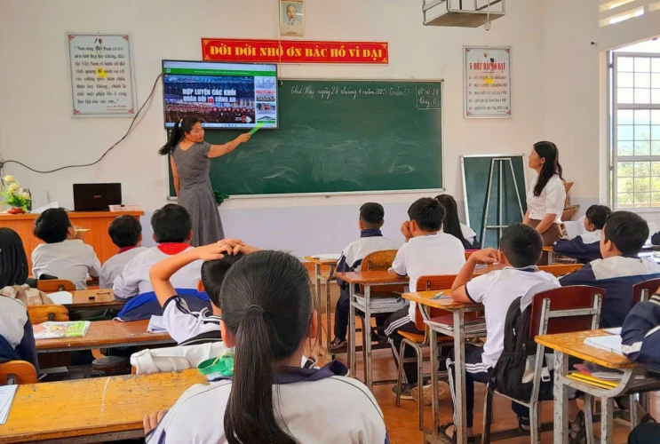 Thư Viện Số DLib K12 Cùng Thầy Trò Trường TH&THCS Đông Thanh Chinh Phục Tri Thức Thời Đại Mới