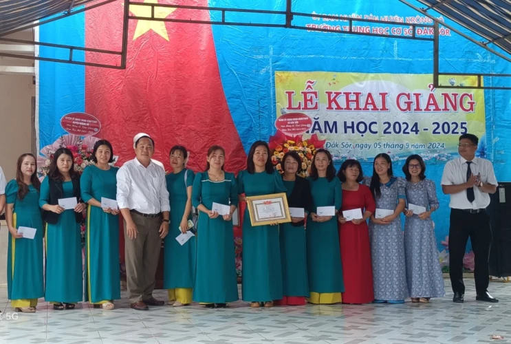 Trường THCS Đắk Sôr Tưng Bừng Khai Giảng Năm Học 2024-2025