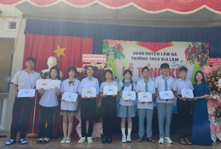 Lễ Tổng Kết Tại THCS Gia Lâm: Vinh Danh Học Sinh Xuất Sắc Trong Hoạt Động Thư Viện Số DLib K12