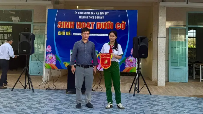 Tuyên Dương Tập Thế Lớp 9C Xuất Sắc Nhận Cờ Luân Lưu Tuần 13