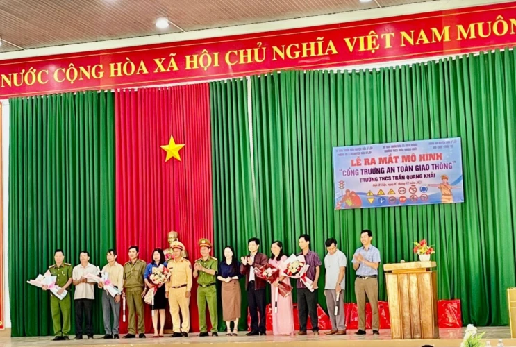 Mô hình "Cổng trường An toàn giao thông"