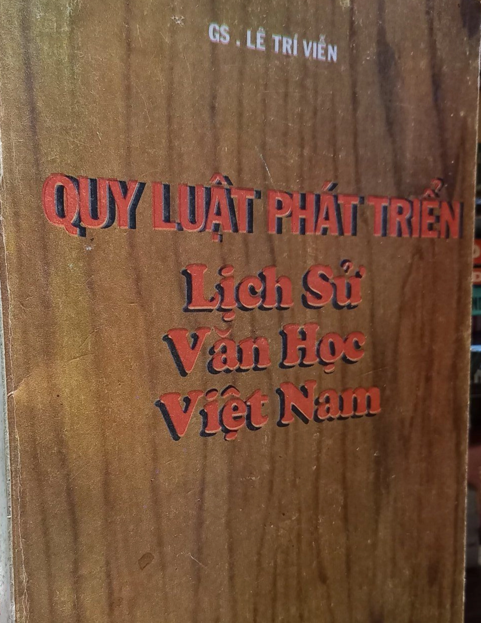 Quy luật phát triển lịch sử văn học Việt Nam