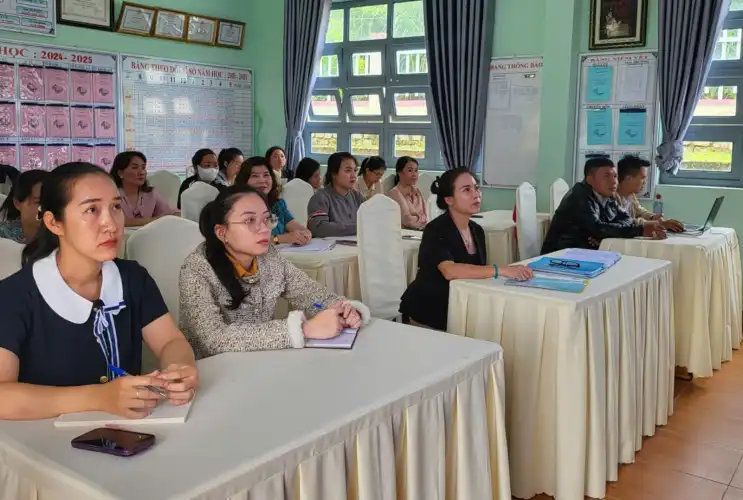 Tập huấn sử dụng Thư viện số DLib K12 tại trường Tiểu học Châu Sơn