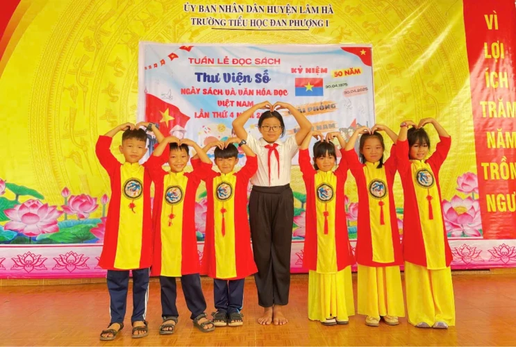 Trường Tiểu học Đan Phượng 1 khai mạc Tuần lễ đọc sách với chủ đề "50 năm Giải phóng miền Nam"