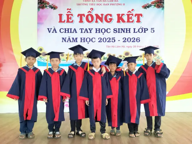 Không khí rộn ràng trong Lễ Tổng kết năm học 2025-2026 và chia tay học sinh lớp 5 tại trường Tiểu học Đan Phượng 2