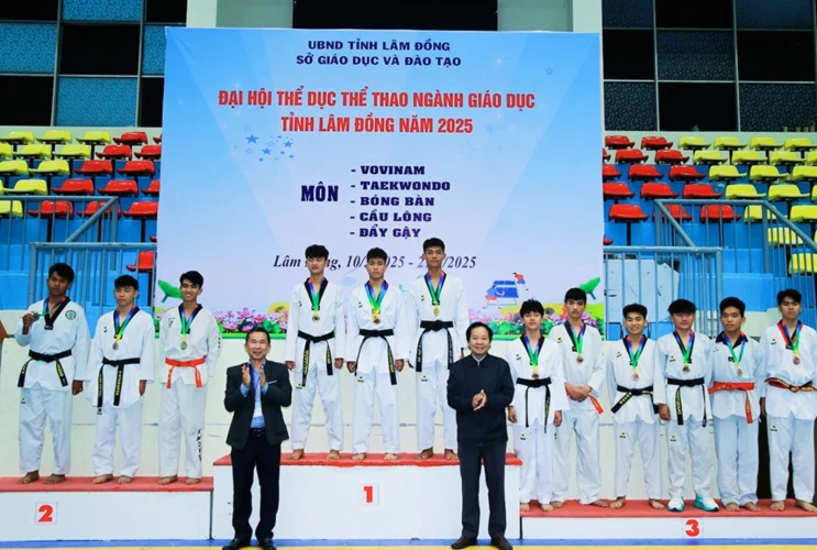 Trao 648 bộ huy chương tại Đại hội Thể dục Thể thao ngành giáo dục Lâm Đồng năm 2025