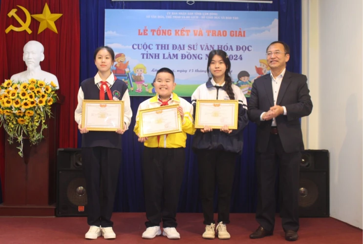 Tổng kết và trao 56 giải thưởng cuộc thi Đại sứ văn hóa đọc năm 2024