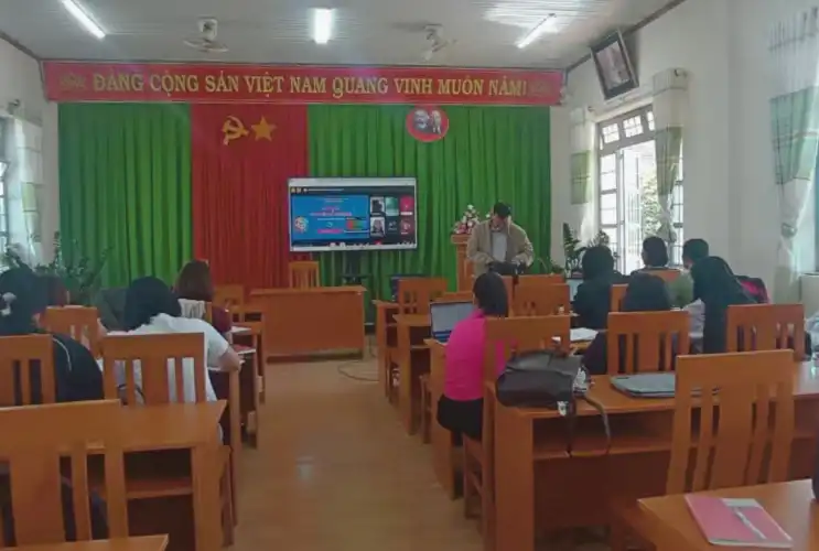 Tập huấn Thư viện số DLib K12 tại trường Tiểu học Lán Tranh 2