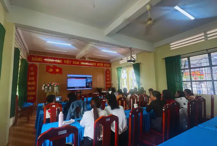 Tập huấn sử dụng Thư viện số DLib K12 tại trường Tiểu học Lộc Nam B