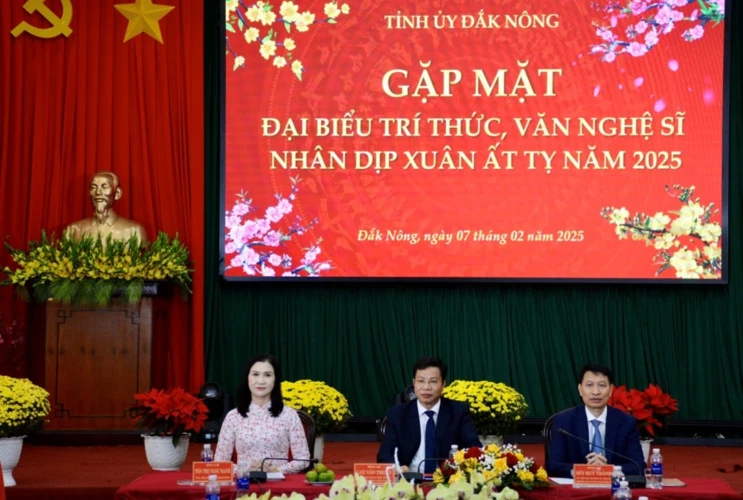 Tỉnh ủy Đắk Nông gặp mặt đại biểu trí thức, văn nghệ sĩ tiêu biểu nhân dịp đầu Xuân Ất Tỵ năm 2025