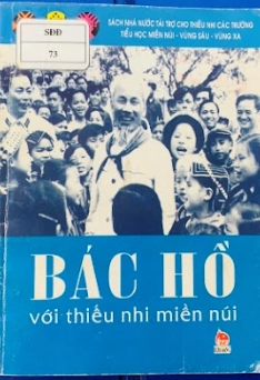 Bác Hồ với thiếu nhi miền núi