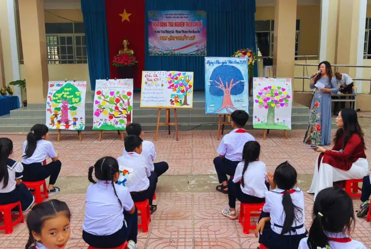 Trường Tiểu Học Tân Phước 2 tổ chức hoạt động trải nghiệm “Kính yêu thầy cô – Thân thiện với bạn bè