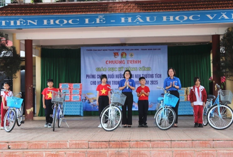 Giáo dục kỹ năng sống cho hơn một ngàn học sinh tại Bảo Lộc