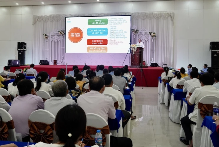 Bồi dưỡng sử dụng sách giáo khoa lớp 4 cho cán bộ quản lý, giáo viên