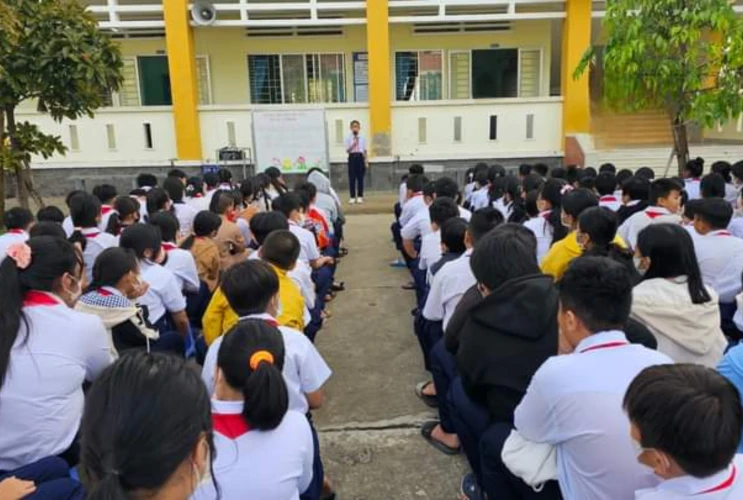 Sinh hoạt chuyên đề: "Mỗi tuần một câu chuyện đẹp, một cuốn sách hay, một tấm gương sáng"