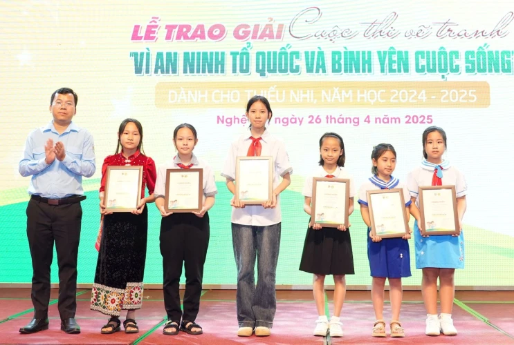 Nghệ An: Kết quả Cuộc thi vẽ tranh 'Vì an ninh Tổ quốc và bình yên cuộc sống'