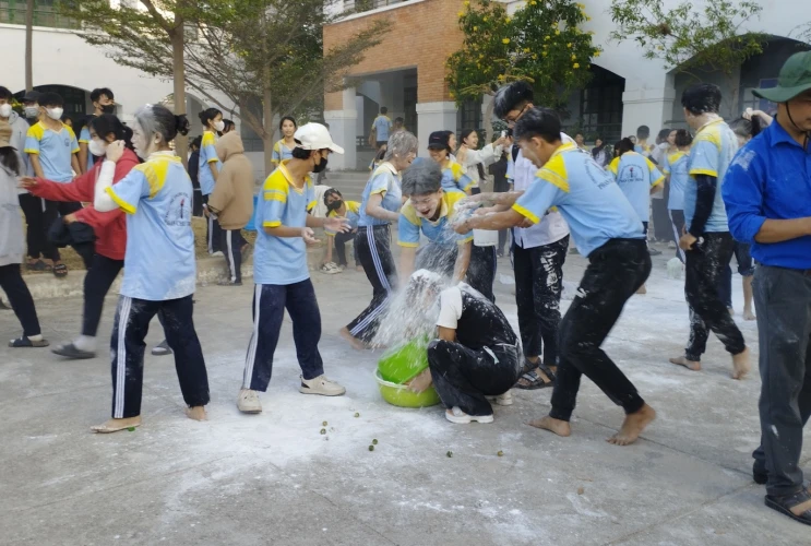 Hội thi vui khỏe đến trường THPT Phan Chu Trinh