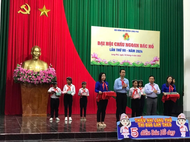 Trường THCS Châu Khánh cử hai đội viên tiêu biểu dự Đại hội Cháu ngoan Bác Hồ