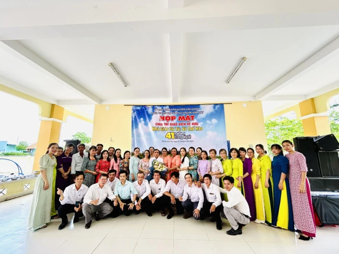 Buổi họp mặt chia tay nhà giáo ưu tú Võ Thế Hào - 41 năm thanh xuân đưa chuyến đò tri thức!