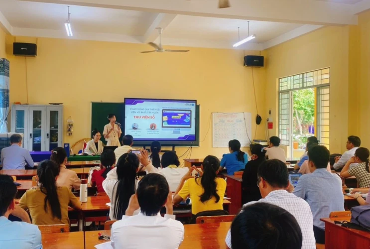 Buổi tập huấn trực tiếp Thư viện số tại TH - THCS Phước Vĩnh Tây