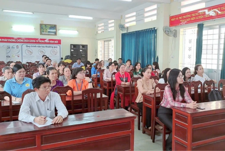 Buổi tập huấn trực tuyến Thư viện số tại trường THCS Nhựt Tảo - tỉnh Long An