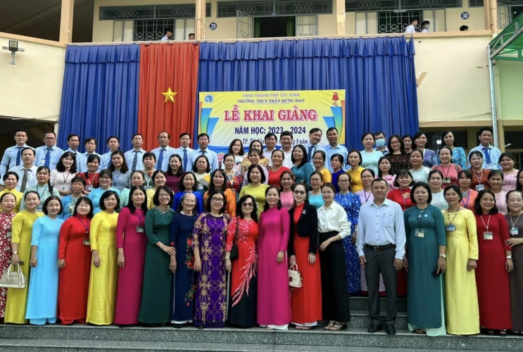 Trường long trọng tổ chức Lễ khai giảng năm học mới