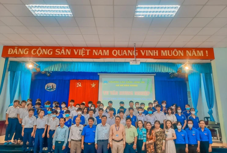 Tổ chức hoạt động trải nghiệm và giáo dục hướng nghiệp cho học sinh