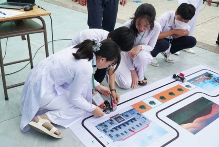 Hoạt động ngoại khóa STEM "Robot Racing Challenge 2023"