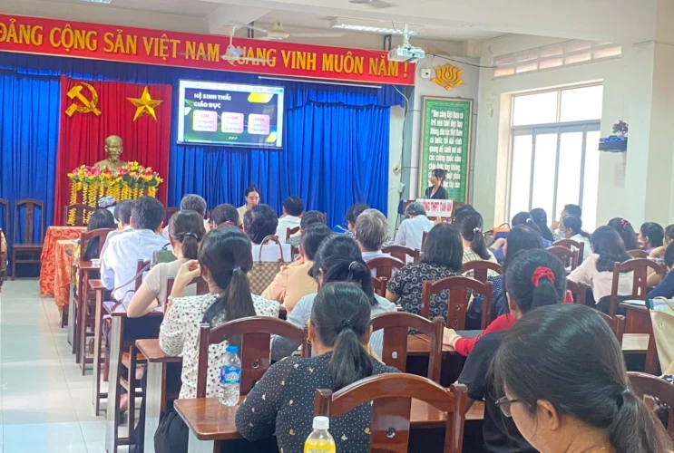 Buổi tập huấn trực tiếp Thư viện số tại trường THPT Tân An - Long An