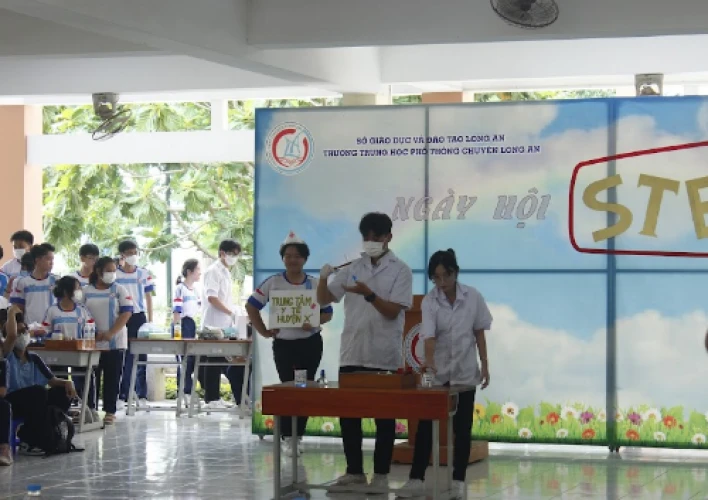 “Ngày hội STEM” với chủ đề "Khơi nguồn sáng tạo"