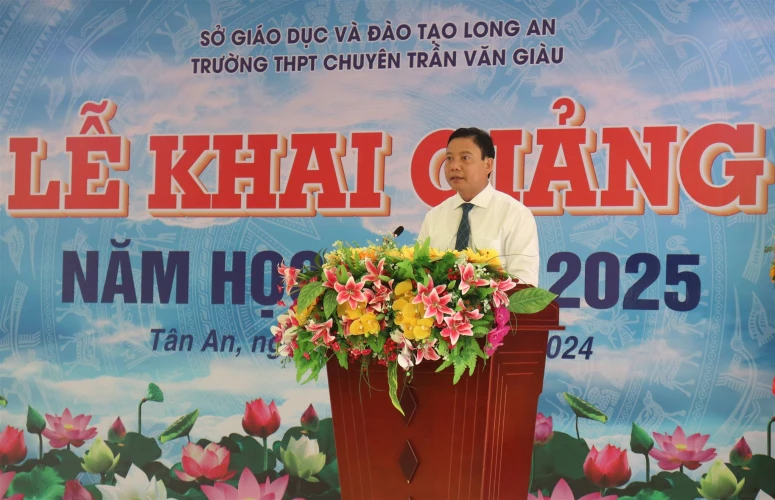 Công bố quyết định đổi tên Trường THPT chuyên Long An thành Trường THPT chuyên Trần Văn Giàu trong năm học mới