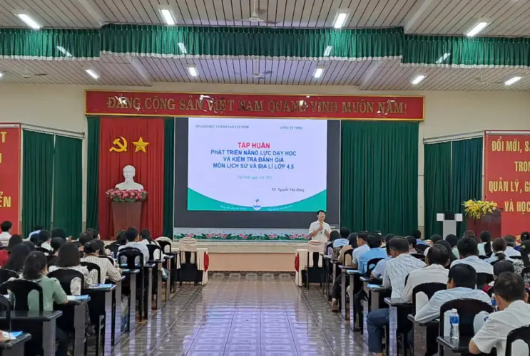 Hơn 1000 giáo viên Tiểu học ở Tây Ninh, Long An tham gia tập huấn nâng cao năng lực DH và KTĐG môn Toán, LS-ĐL thực hiện CT GDPT 2018