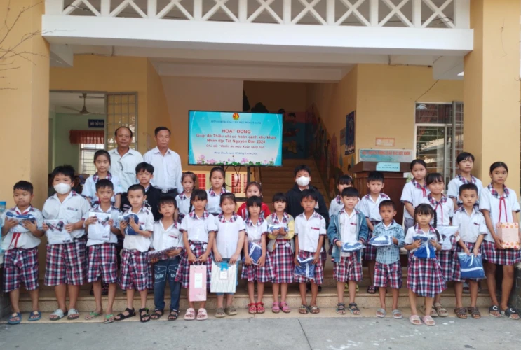 Chiếc áo mùa Xuân