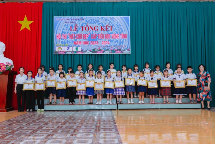 Tổng kết hội thi “Viết chữ đẹp” vòng tỉnh