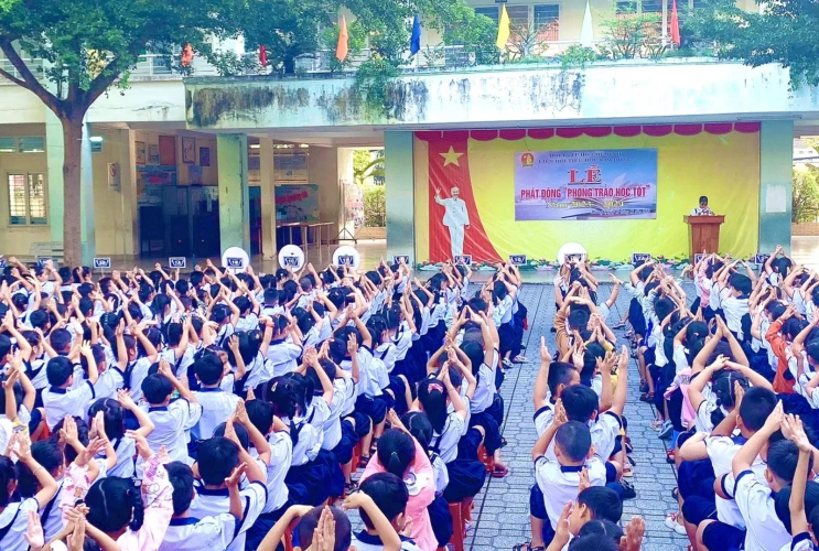 Lễ phát động phong trào học tốt