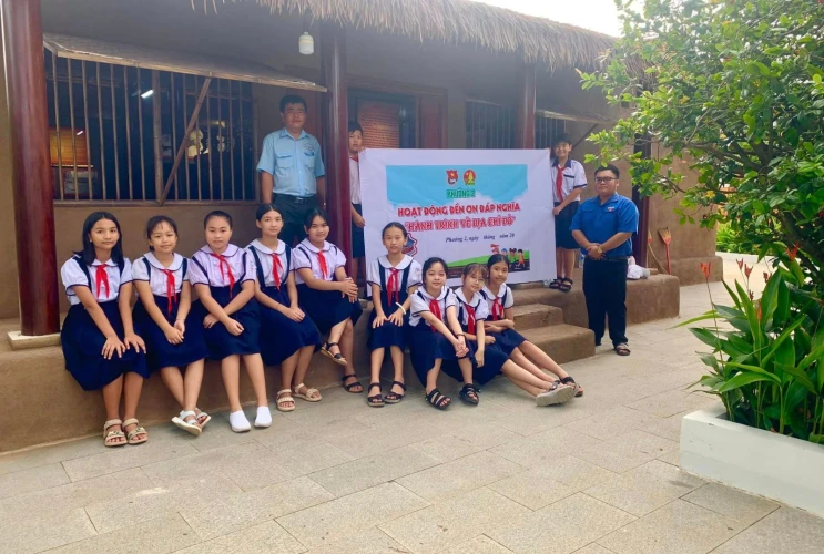 Hoạt động Đền ơn đáp nghĩa "Hành trình về địa chỉ đỏ"