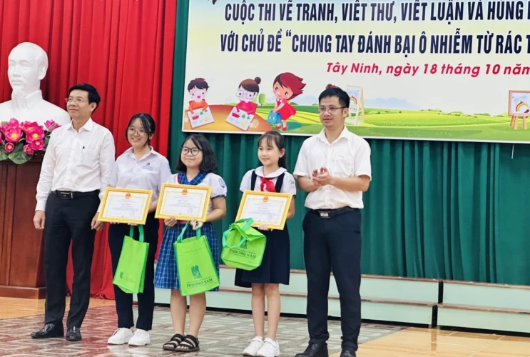 Cuộc thi “Chung tay đánh bại ô nhiễm từ rác thải nhựa năm 2023”