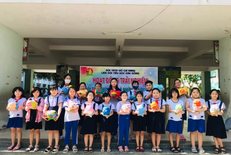 Hoạt động trải nghiệm Hội thi "Chúng em là những họa sĩ nhí"