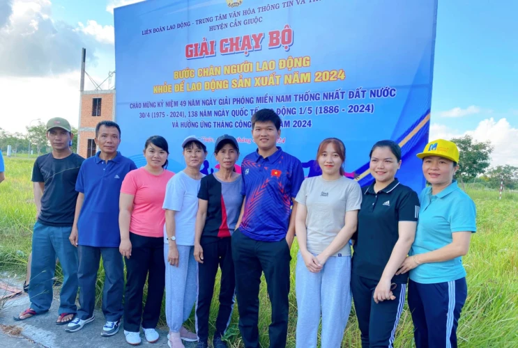 Trường TH Long Thượng tham gia giải chạy bộ