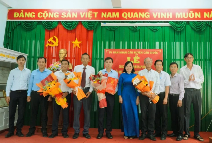 Công bố Quyết định sáp nhập Trường Tiểu học Tân Tập 1 vào Trường Tiểu học Tân Tập